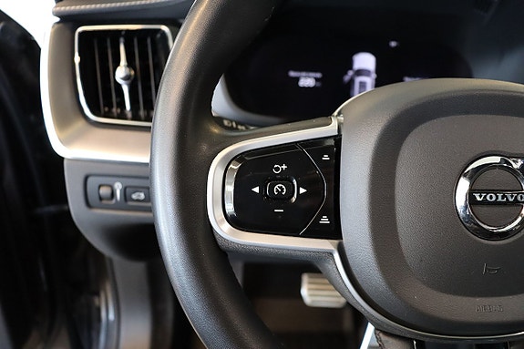 Volvo XC60 8 of 17