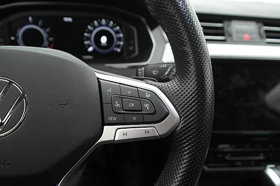 Volkswagen Passat 12 of 25