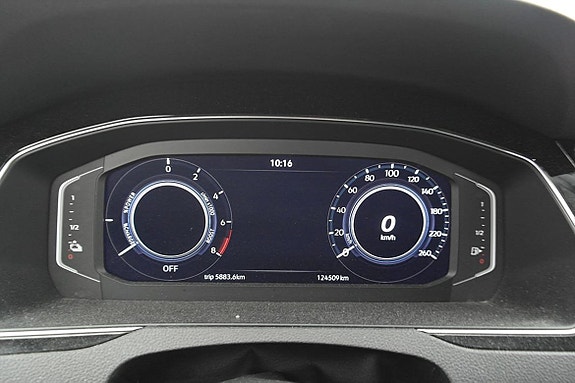 Volkswagen Passat 10 of 25