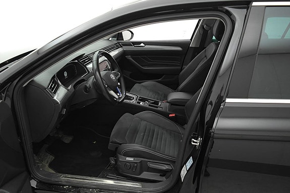 Volkswagen Passat 19 of 25