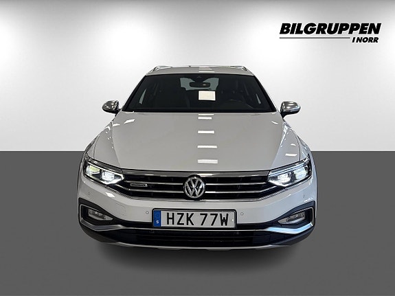 Volkswagen Passat Alltrack 2 of 13