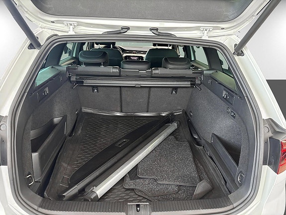 Volkswagen Passat Alltrack 12 of 13