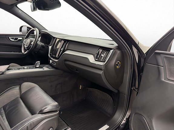 Volvo XC60 13 of 30