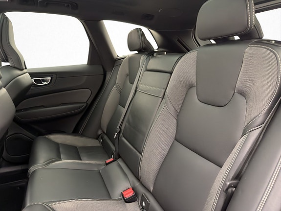 Volvo XC60 14 of 30