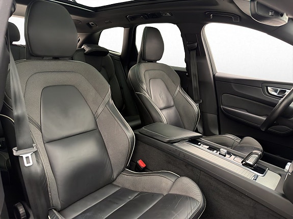 Volvo XC60 12 of 30