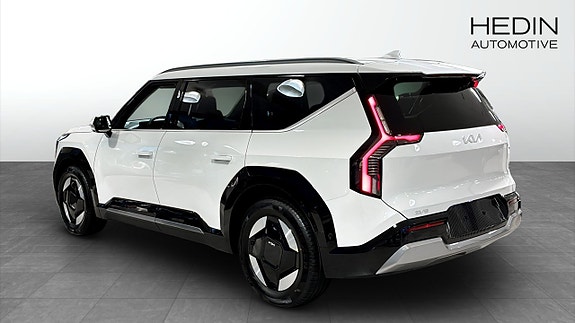 Kia EV9 2 of 12