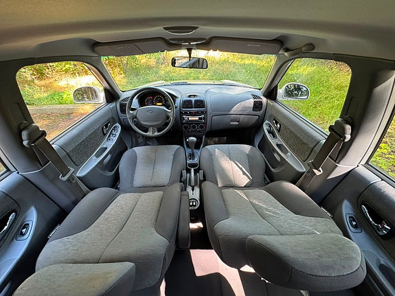 Hyundai Accent 5 of 7