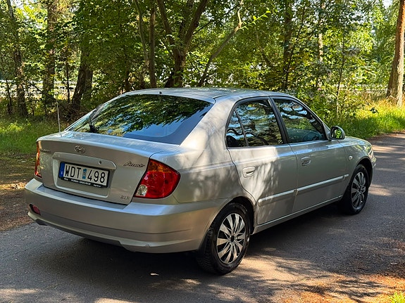 Hyundai Accent 4 of 7