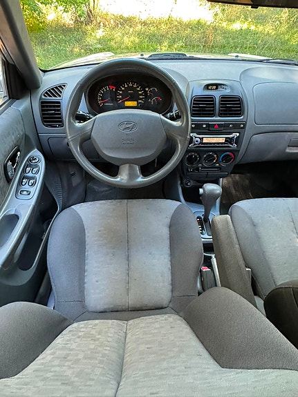Hyundai Accent 6 of 7