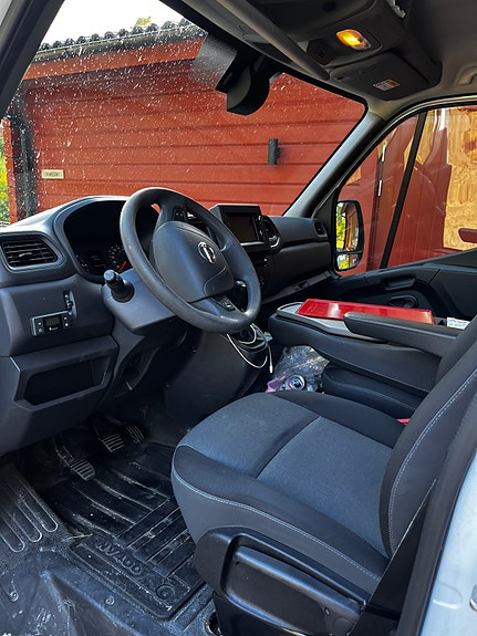 Nissan NV400 5 of 5