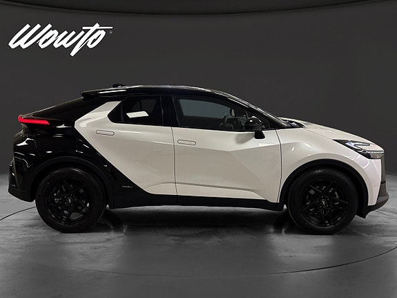 Toyota C-HR 3 of 18