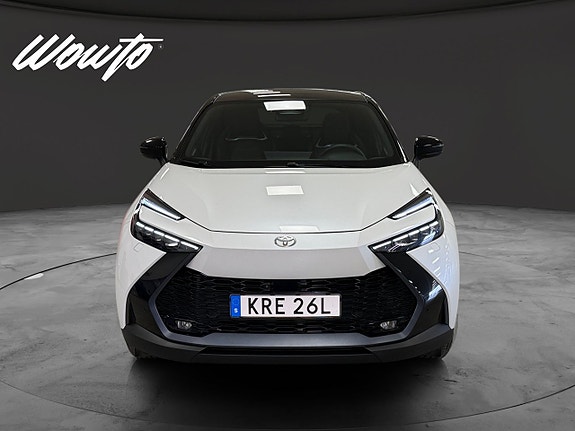 Toyota C-HR 2 of 18