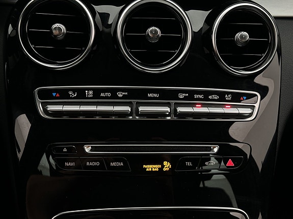 Mercedes-Benz C200 22 of 30