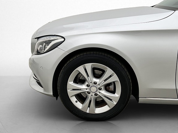 Mercedes-Benz C200 28 of 30