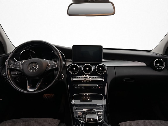 Mercedes-Benz C200 12 of 30