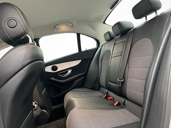Mercedes-Benz C200 27 of 30