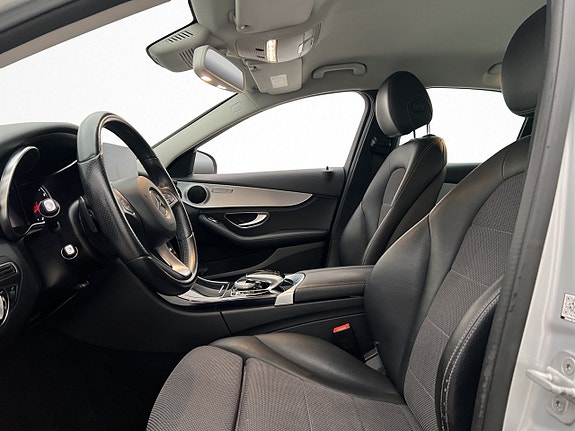 Mercedes-Benz C200 11 of 30