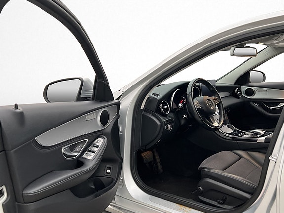 Mercedes-Benz C200 10 of 30