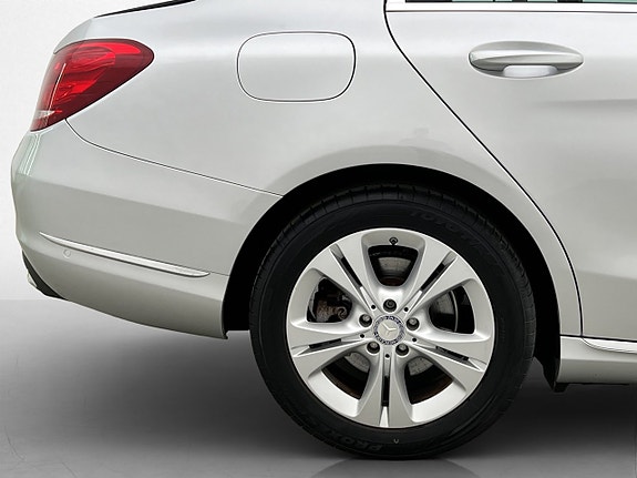 Mercedes-Benz C200 30 of 30