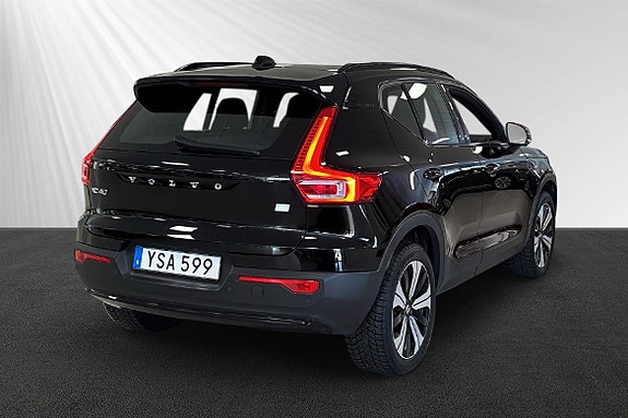 Volvo XC40 3 of 9