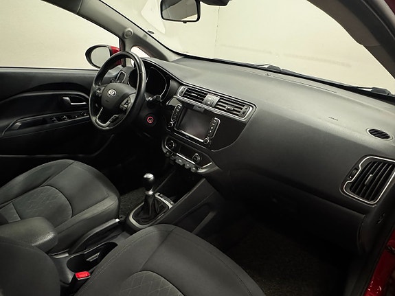 Kia Rio 7 of 22