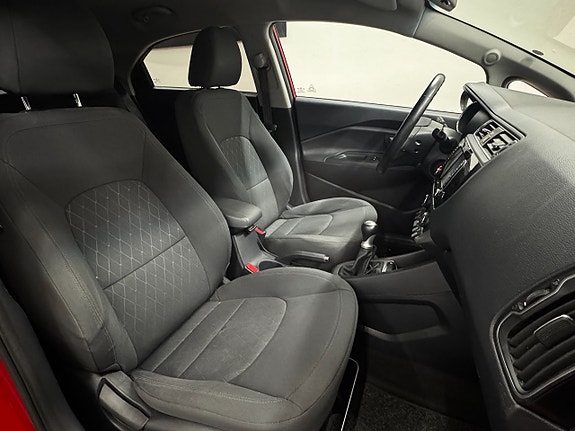 Kia Rio 8 of 22
