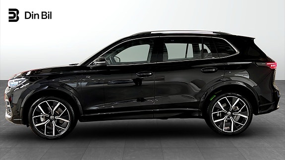 Volkswagen Tiguan 2 of 26