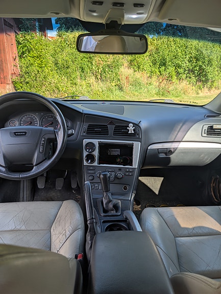 Volvo V70 3 of 6