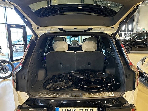 Kia EV9 8 of 24