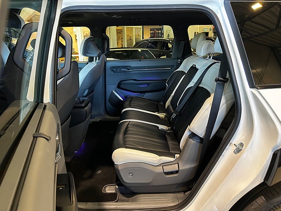 Kia EV9 14 of 24