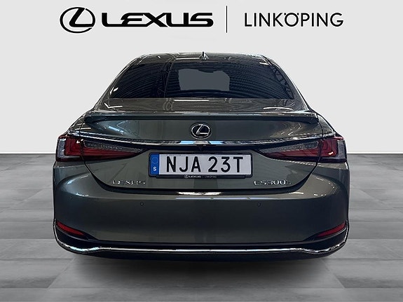 Lexus ES300h 4 of 17