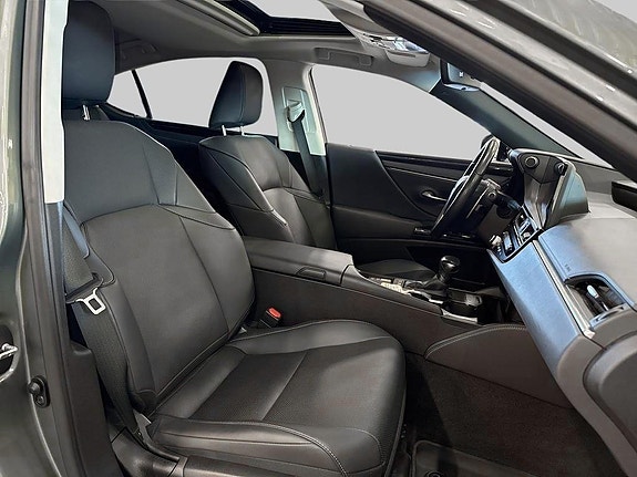 Lexus ES300h 6 of 17