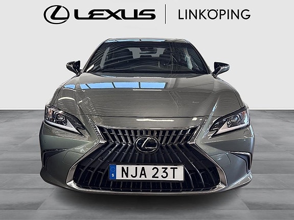 Lexus ES300h 5 of 17