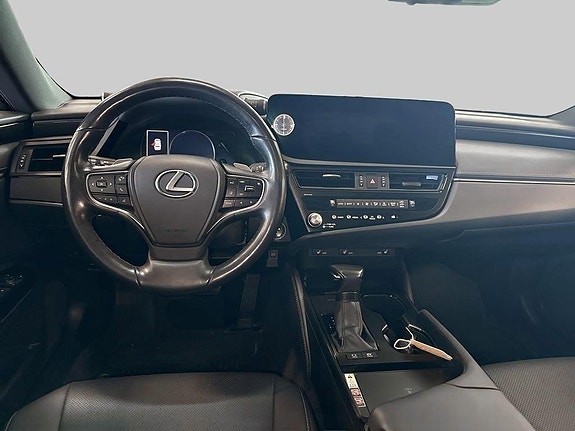 Lexus ES300h 8 of 17