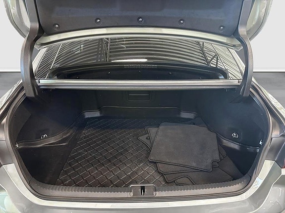 Lexus ES300h 10 of 17