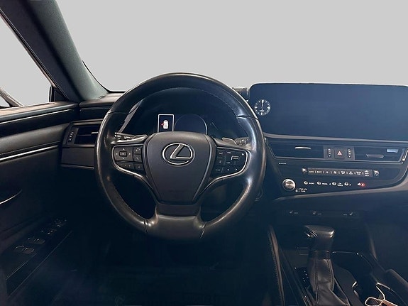 Lexus ES300h 9 of 17