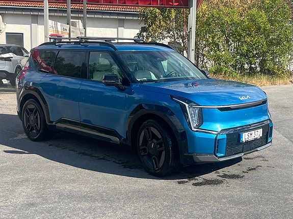 Kia EV9 3 of 7