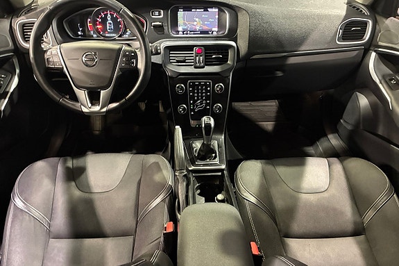 Volvo V40 11 of 17