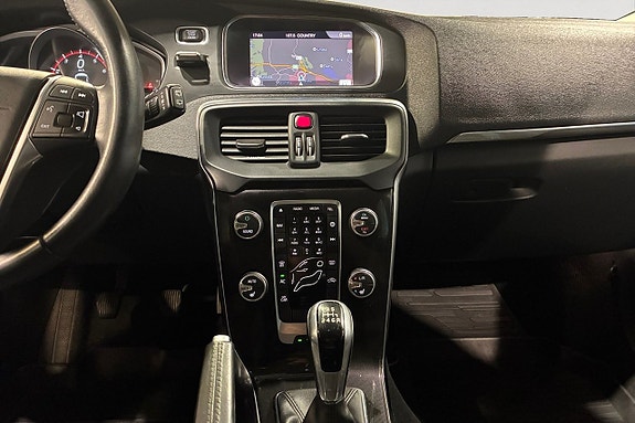 Volvo V40 12 of 17