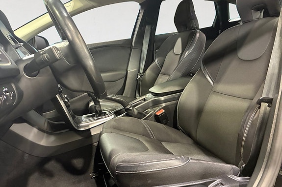 Volvo V40 3 of 17
