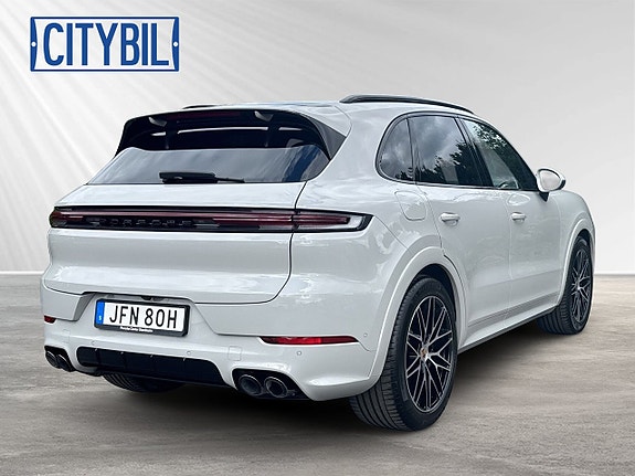 Porsche Cayenne 5 of 30