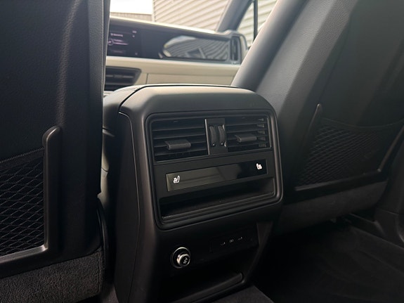 Porsche Cayenne 24 of 30