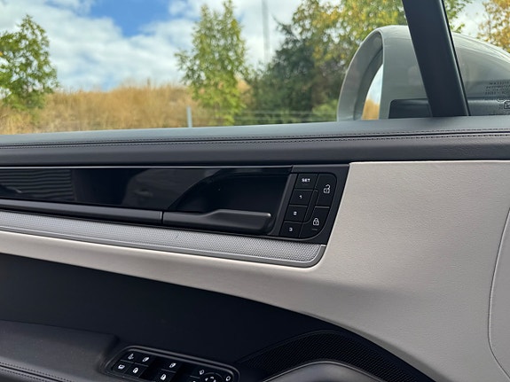 Porsche Cayenne 19 of 30