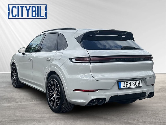 Porsche Cayenne 3 of 30