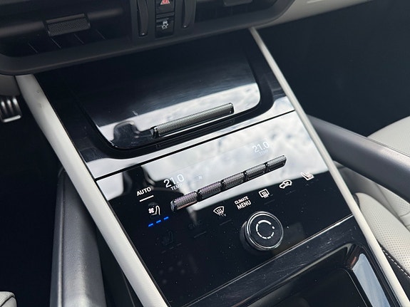 Porsche Cayenne 27 of 30