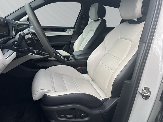 Porsche Cayenne 10 of 30