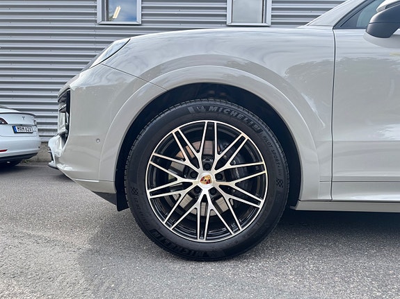 Porsche Cayenne 9 of 30