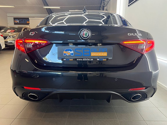 Alfa Romeo Giulia 3 of 30
