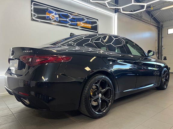 Alfa Romeo Giulia 4 of 30