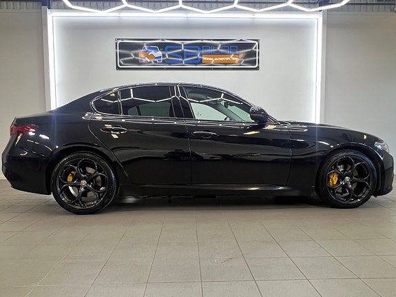 Alfa Romeo Giulia 5 of 30